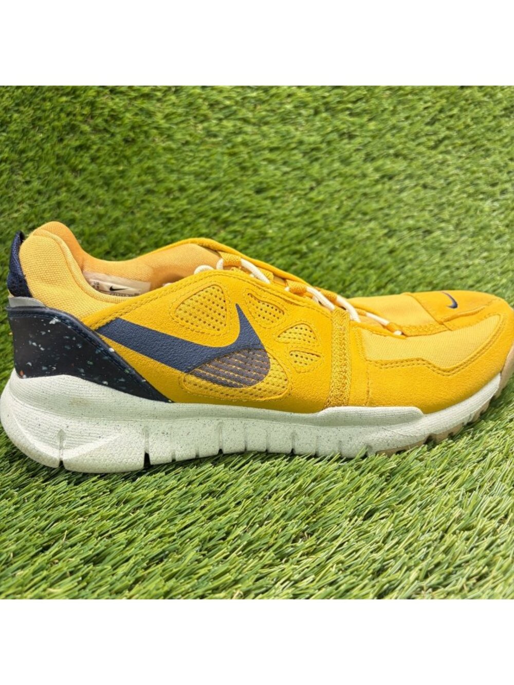 Nike Free Terra Vista Mens Size 9.5 Gold Blue Athletic Running Shoes Sneakers